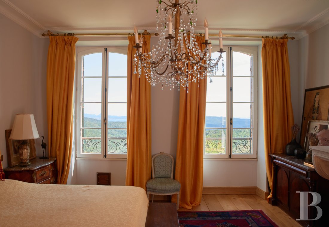 An Italian-inspired villa towering over the horizon and the sea, in the commune of Sainte-Maxime, in the Var department - photo  n°20